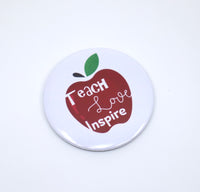 Badge teach love بروش للمعلمين